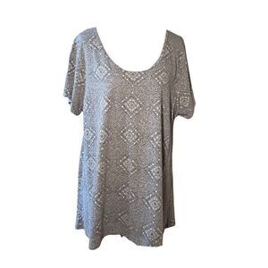 Lularoe Classic Tee 